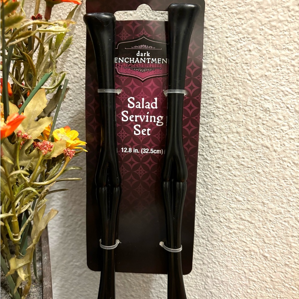 ☠️ HALLOWEEN DECOR BLACK SKELETON HANDS SALAD SPOONS SET SPOOKY TIKTOK VIRAL - Picture 4 of 5